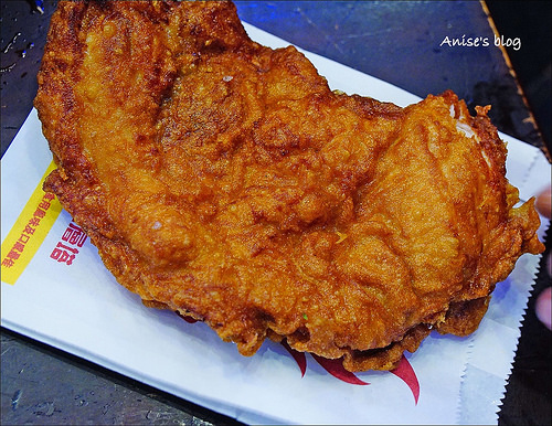 板橋裕民街夜市：幾霸分脆皮雞排、阿益魯肉飯、一毛不拔鹹水雞、天然甘草芭樂 @愛吃鬼芸芸