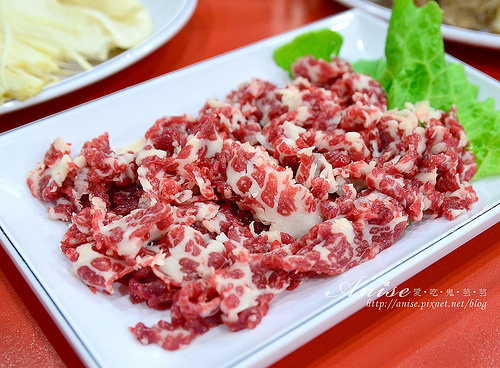 信義區美食．非常牛火鍋，來自台南的溫體牛肉(文末免抽送牛肉！) @愛吃鬼芸芸