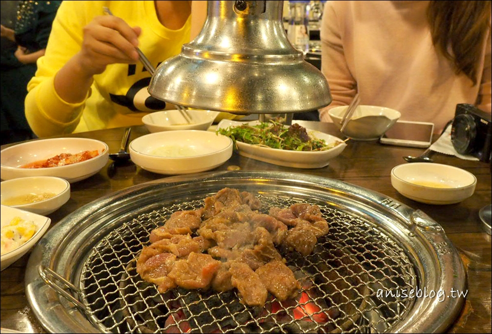 首爾美食．弘大胖胖豬燒肉，在地人推薦的好味道！