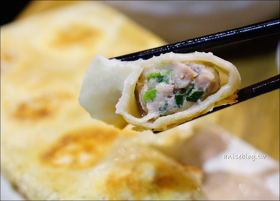 餃子樂(原東湖王家水餃)，乾麵和小菜好厲害！