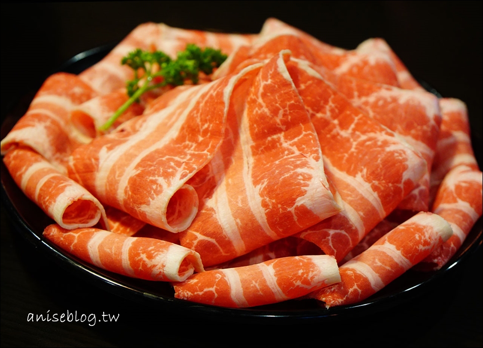 赤哥汕頭火鍋(板橋)，超好吃鹿兒島豬、日本A5和牛、溫體牛、豪華蝦拼盤，湯頭超特別！