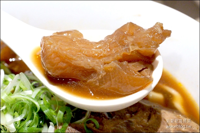 品川蘭牛肉麵松山機場店，來碗台灣味再出國門！