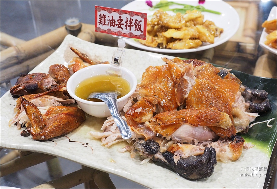 嘉義美食 | 竹香園甕缸雞，皮脆肉嫩又多汁的噴香甕缸雞