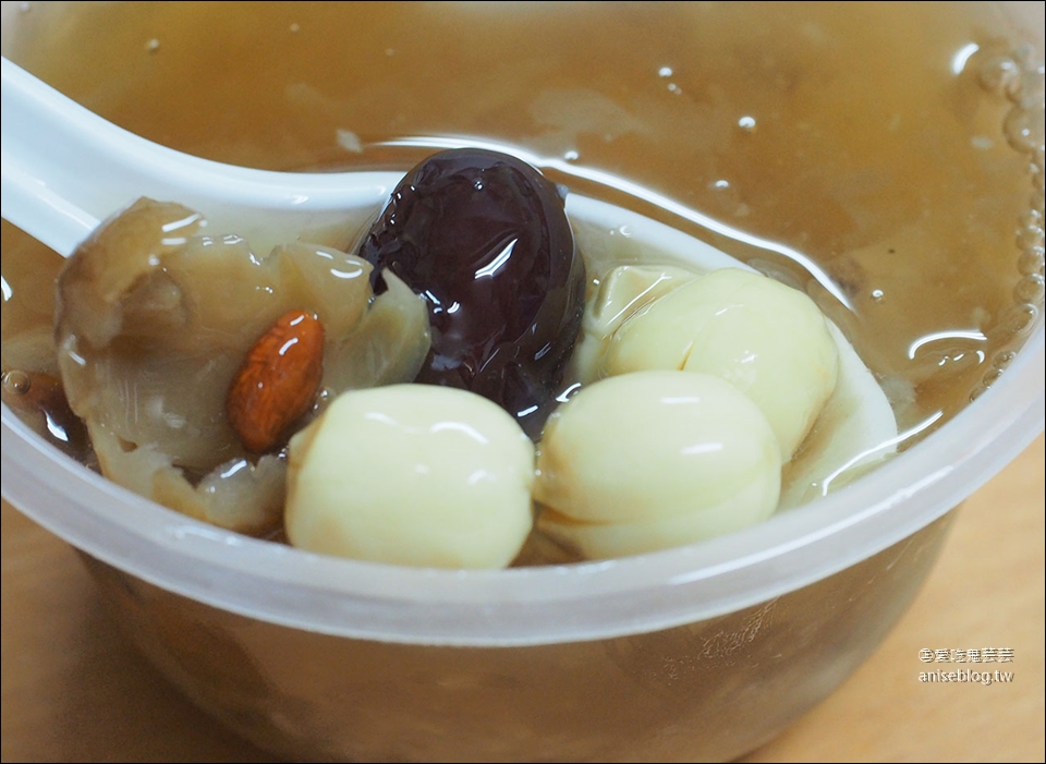 東區小吃 | 佳佳香鍋貼銅板美食，冰糖木耳蓮子湯毫好吃