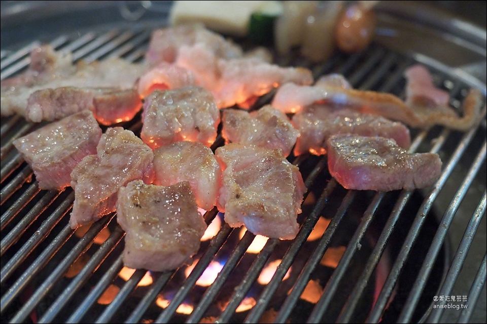 弘大燒肉 | YG娛樂旗下的三巨里肉舖，據說常遇到藝人！