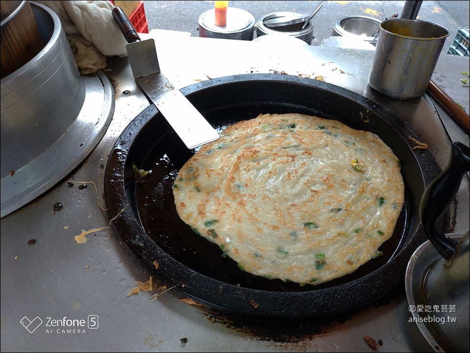 台北東區早餐 | 上順興香Q飯糰，隱藏版蔥油餅飯糰內餡超好吃！