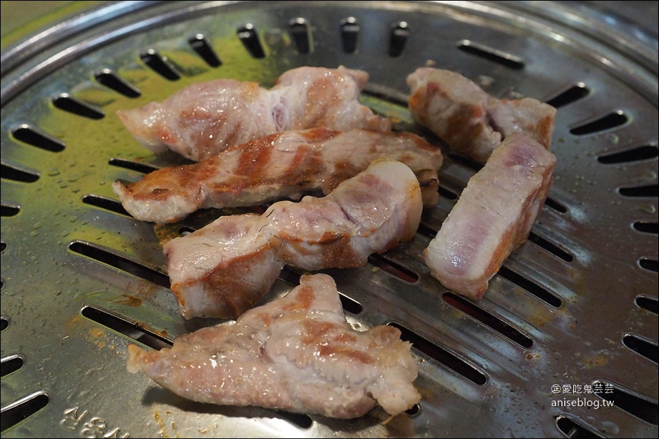 鐵路王排骨 | 弘大超人氣烤肉，調味排骨大熱門，連韓星都愛！