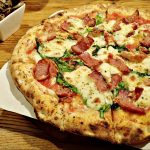 今日熱門文章：CURA PIZZA加蚋仔超人氣手工拿坡里披薩，南萬華排隊美食(姊姊食記)