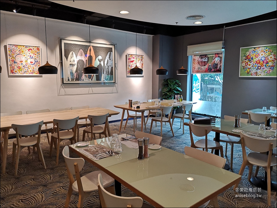 澳門葡式料理 | 新新酒店廣場葡國餐廳，在地人的愛 (鄰近有知名藝術家的壁畫，必訪！)