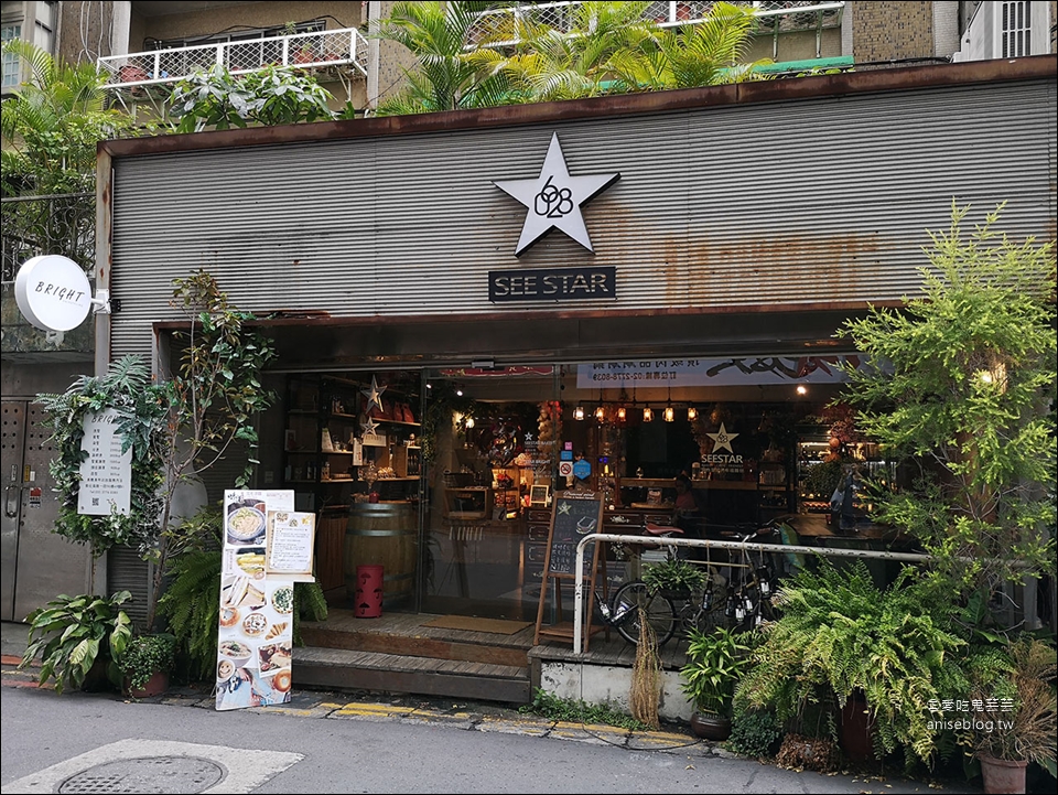 來自星星的幸福麵包see star(復興店)，咖啡麵包店居然有賣麻辣麵線，好神奇
