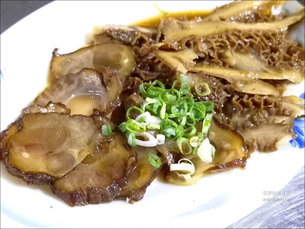 葉記牛肉麵，一天只賣4小時的宵夜場(嘉義文化路夜市)，最推牛肉飯！
