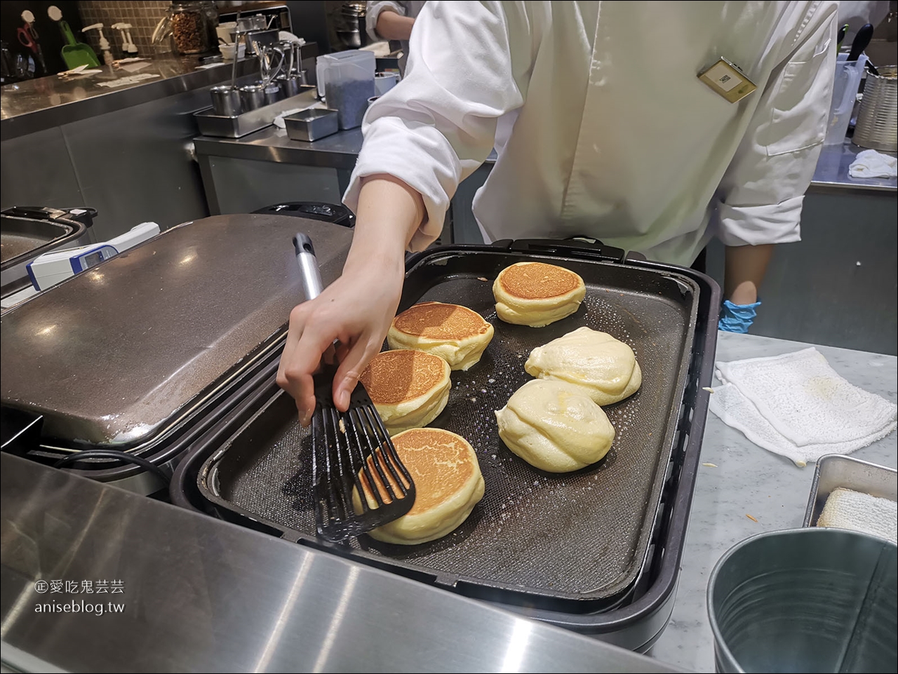 東京鬆餅 | 舒芙蕾鬆餅幸福pancake、FLIPPER’S 奇蹟的舒芙蕾鬆餅評比，妳/你們喜歡哪一間？