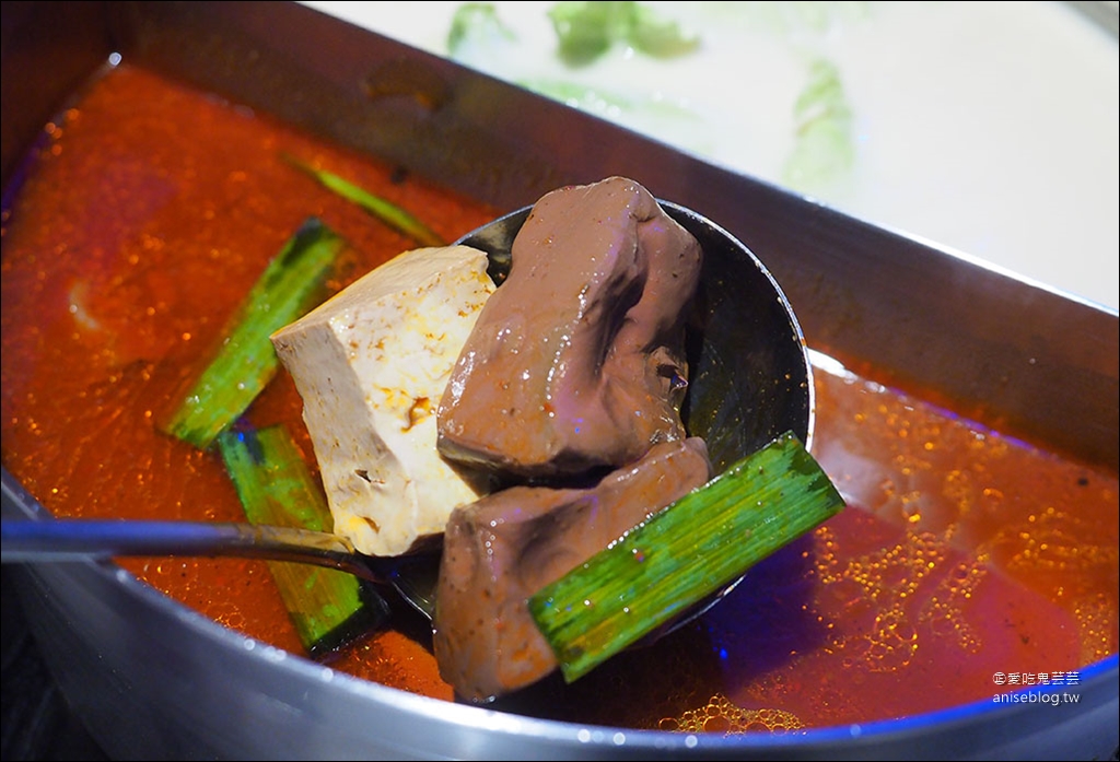 滿堂紅麻辣鍋bellavita店，晚餐澳洲和牛、現流魚片吃到飽！