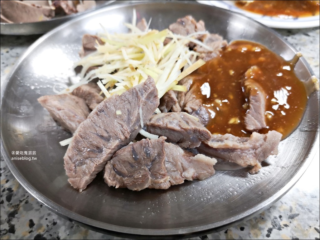 士東市場米粉湯(137攤)、黑白切小菜，台北最美菜市場吃早午餐，士林區美食(姊姊食記)
