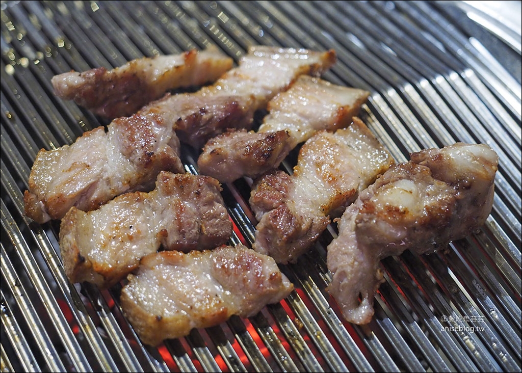 台韓民國韓式燒肉店，三訪終於喝到鳳梨燒酒😍  ( 文末菜單 )