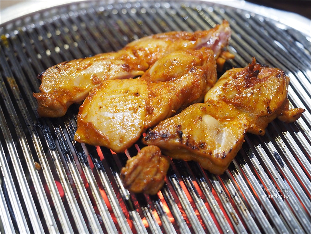 台韓民國韓式燒肉店，三訪終於喝到鳳梨燒酒😍  ( 文末菜單 )