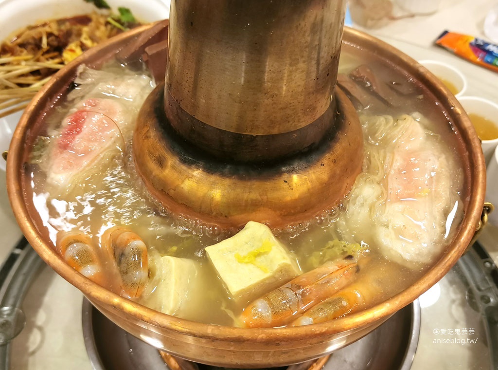 東北軒酸菜白肉鍋，酸而不嗆好夠味，嗜辣者的天堂！