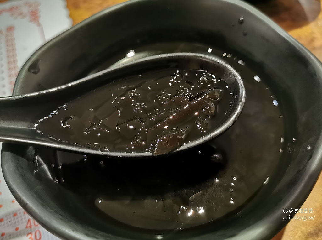 鍋媽媽牛奶鍋，台北我的No.1涮涮鍋 (牛奶鍋必點)，新朋友厚片臉頰肉片好好吃喔！