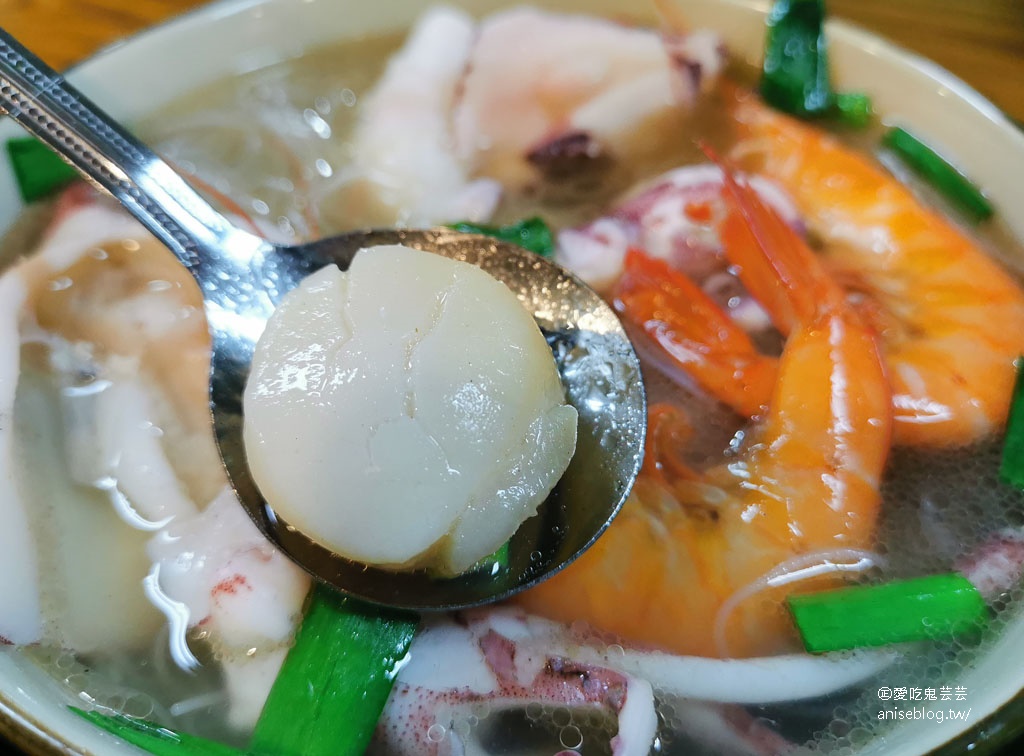 林母仔的店，用料超浮誇海鮮米粉，買水餃送小管海鮮湯 @雙連市場