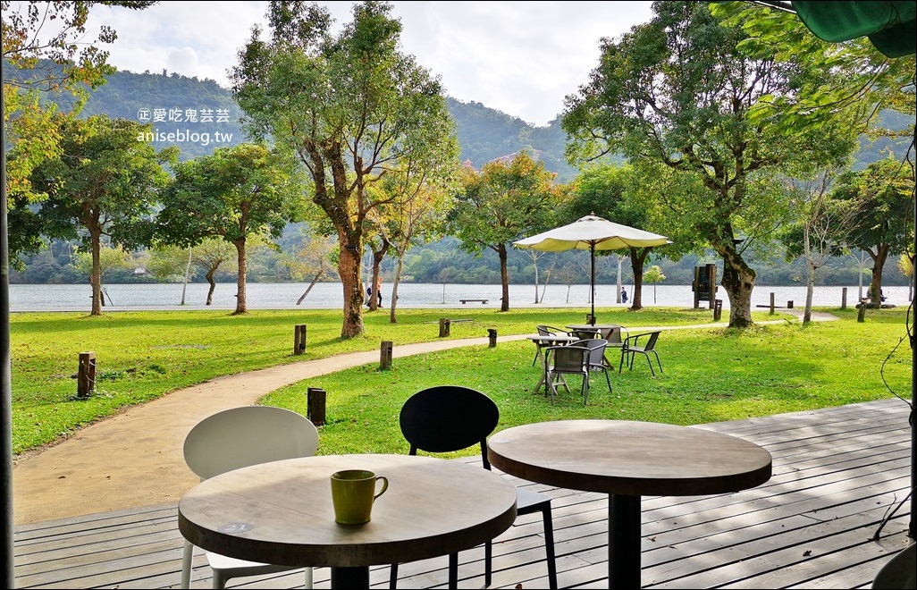 梅花湖畔咖啡館-天ㄟ咖啡，宜蘭冬山旅遊(姊姊食記)