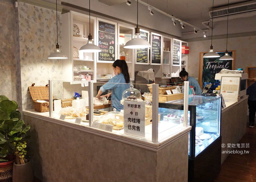 Miss V Bakery Cafe 赤峰店，捷運中山站甜點咖啡，聽說肉桂捲厲害，但我只有看到它沒吃到…..