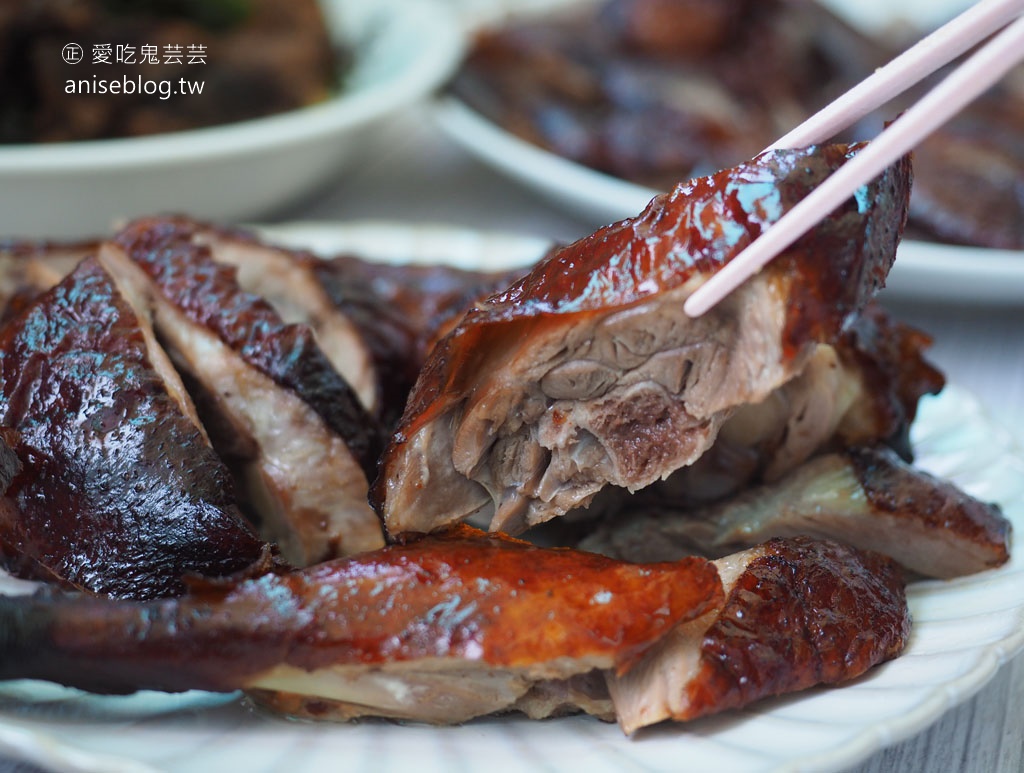 華國大飯店帝國會館外帶烤鴨，一鴨四吃 $1,880，超值又美味！