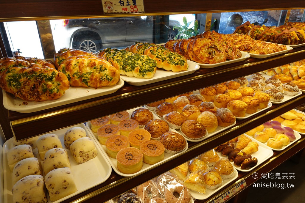 亞信烘焙坊，供應廟口紅茶小西點(台灣馬卡龍)，在地人愛的麵包點心店！
