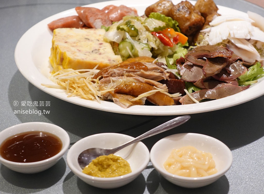 台南阿霞飯店60年台菜老店，紅蟳米糕、小菜拼盤、甜湯布丁必點！(文末菜單)