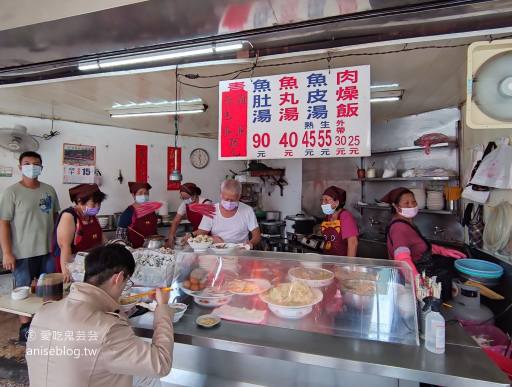 阿和肉燥飯，台南在地人愛的老店。魚皮湯+肉燥飯=一組