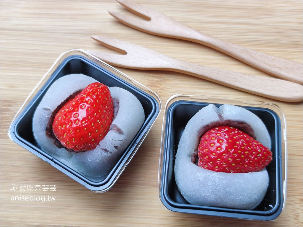 滋養草莓大福，精緻小巧很會挑草莓，想買請早！(喜歡泡芙！)