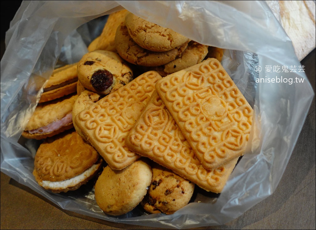 成功食品廠手工餅乾，傳統古早味的零食兒