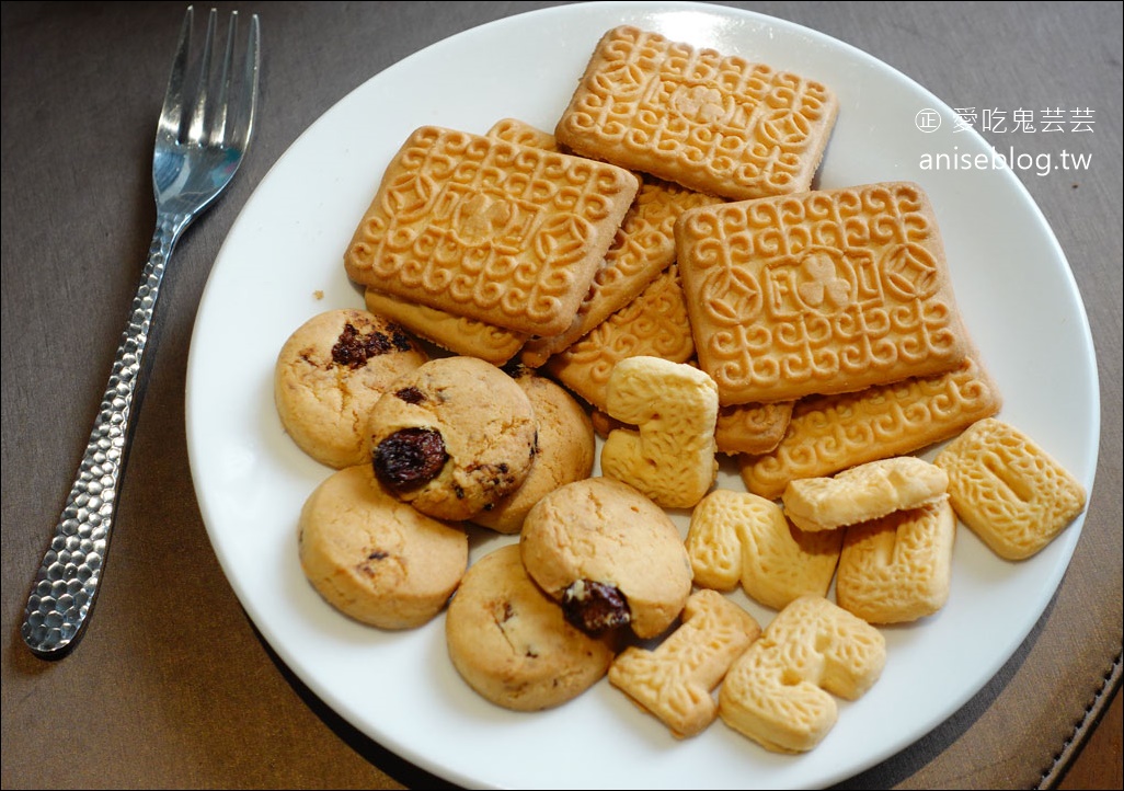 成功食品廠手工餅乾，傳統古早味的零食兒 @愛吃鬼芸芸