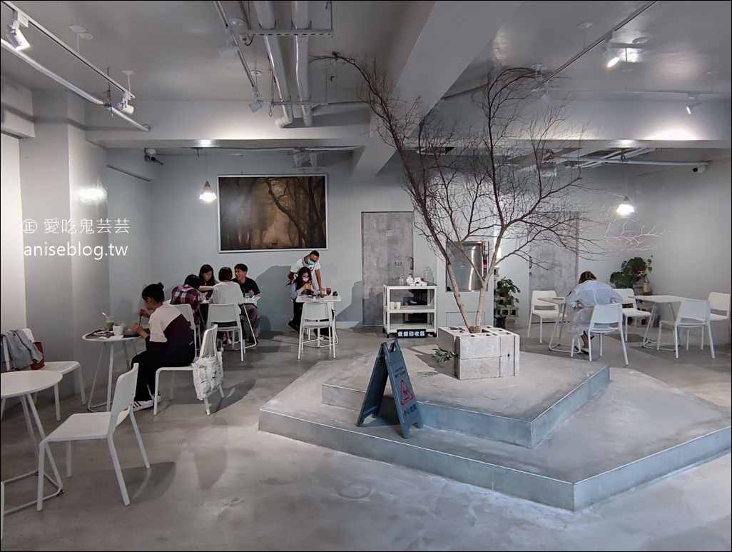 有片森林「植一座咖啡館」，彰化員林超人氣純白咖啡館