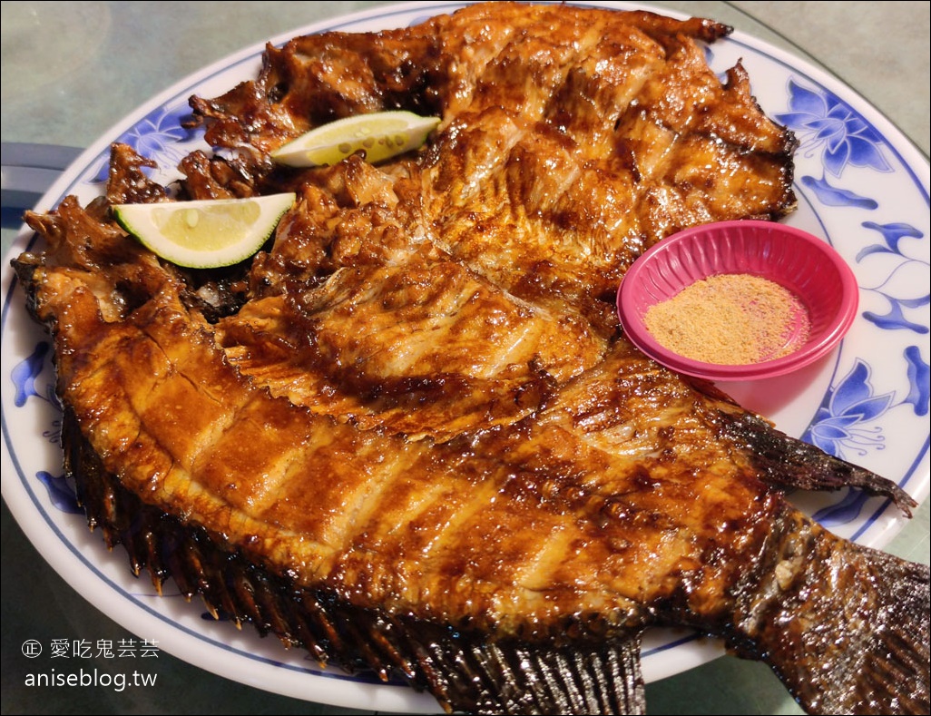 漁家莊活魚碳烤，礁溪超巨大碳烤活魚，水嫩水嫩好好吃耶！