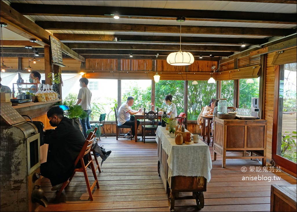 捌㡯珈琲，頭城鐵道旁日式建築木屋咖啡廳