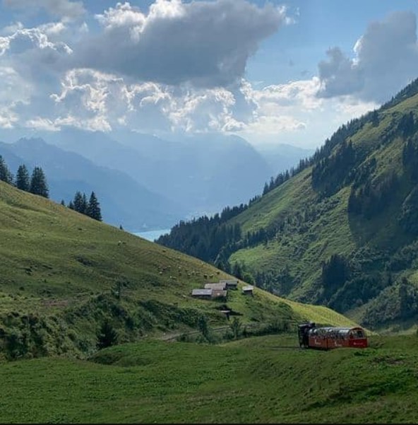 瑞士少女峰區  | 布里恩茨湖 Brienz，愛的迫降攝影場景