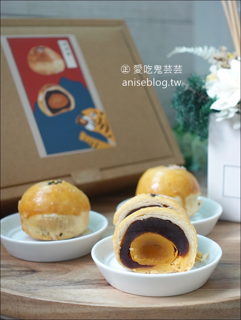 子卣 ( 一ㄡˇ )Dessert蛋黃酥，來自台南、預約困難的隱藏版蛋黃酥！