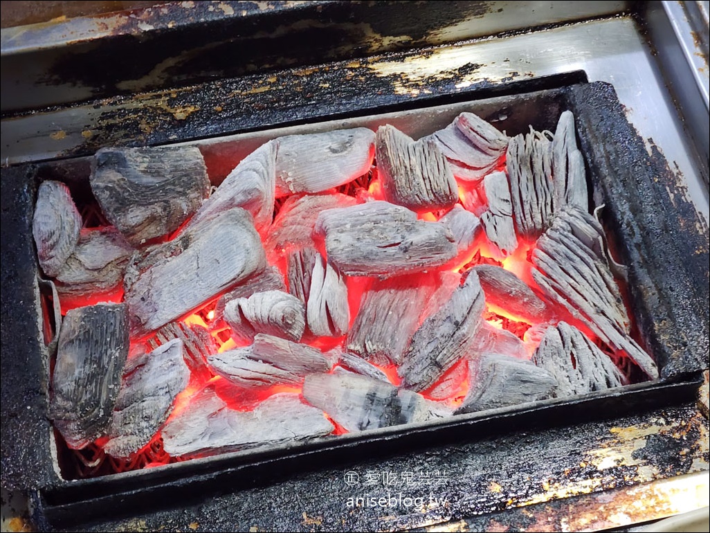 風川鰻魚(풍천장어 연남점)@弘大，現殺炭烤整條活鰻魚，白燒鰻超脆超鮮超好吃！