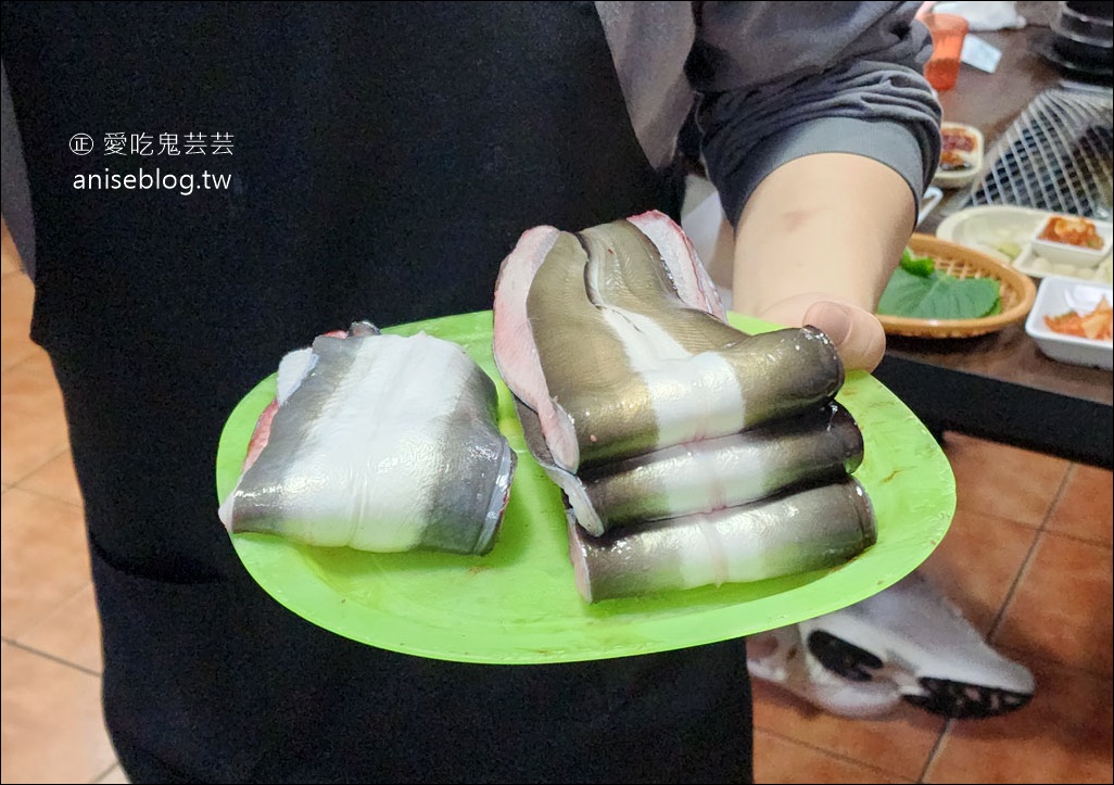 風川鰻魚(풍천장어 연남점)@弘大，現殺炭烤整條活鰻魚，白燒鰻超脆超鮮超好吃！