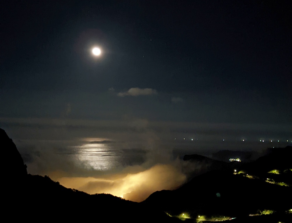 基隆山登山步道，夜拍黃金山城絕美景色，還有機會看到月之海喔(姊姊遊記)