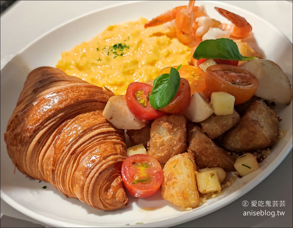 BRUN不然-信義店，戶外空間舒適的早午餐 (含菜單) @愛吃鬼芸芸