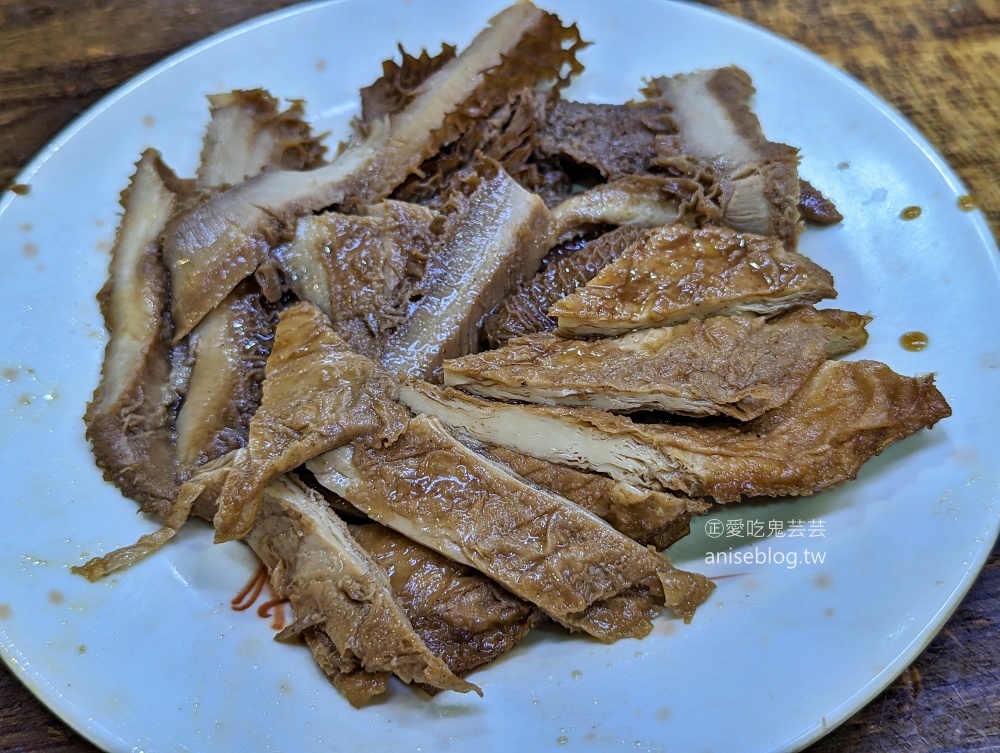 昆陽牛肉麵，可以大口吃肉超滿足，南港捷運昆陽站美食(姊姊食記)