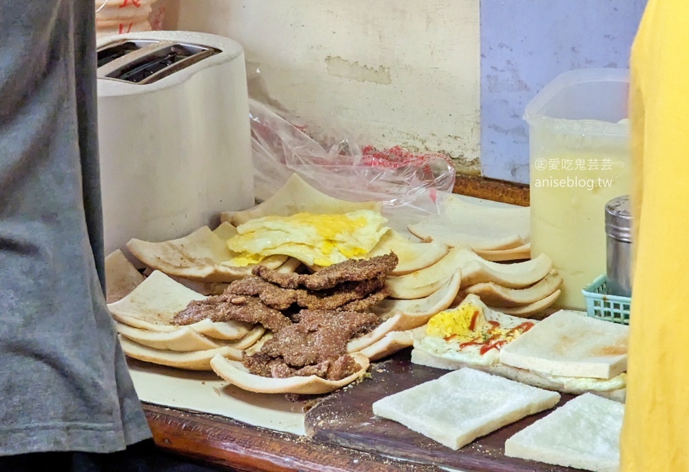 明峯早餐，酥香炸豬排是美味的招牌，桃園美食(姊姊食記)