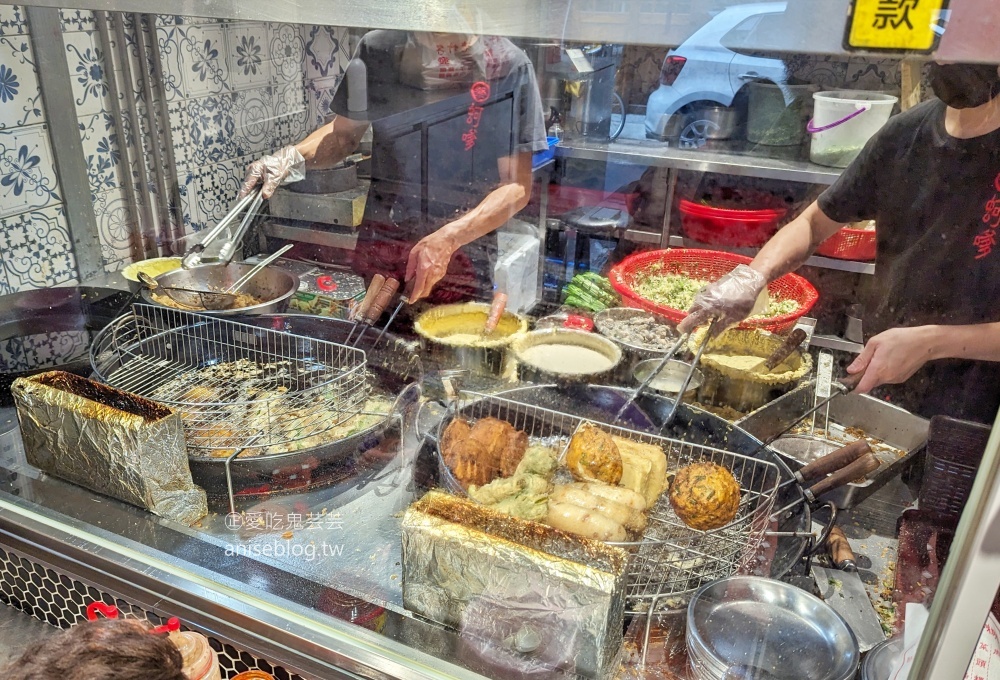 迪化街古早味蚵嗲各種美味炸粿，迪化街永樂市場美食(姊姊食記)